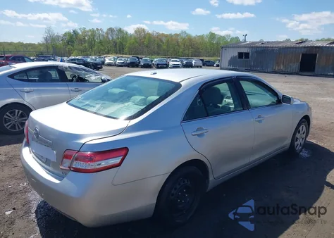 2011 Toyota Camry Le z USA, uszkodzony, nr VIN 4T4BF3EK2BR180937